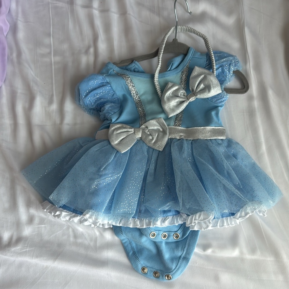 Disney Baby onesie 3-6 months Cinderella
